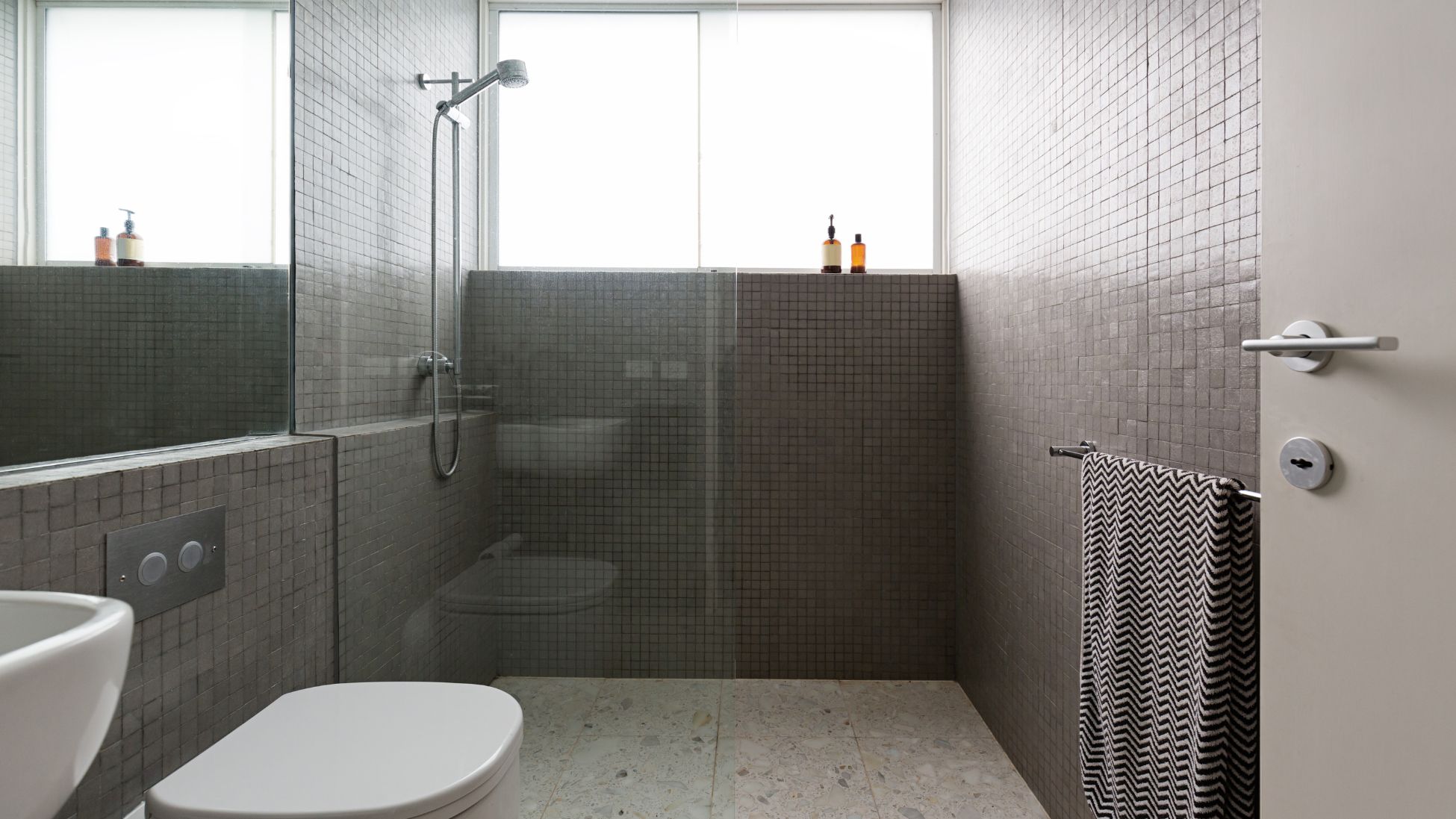 Walk-in Shower or Bathtub? Which One is the Most Popular walk-in shower or bathtub